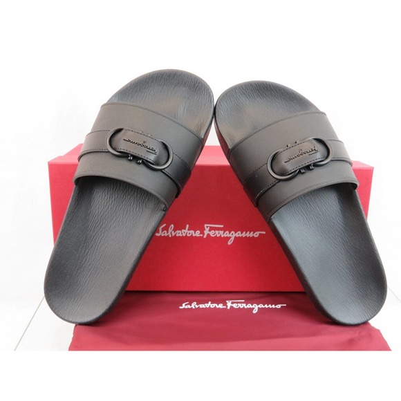 FERRAGAMO GROOVE 10 BLACK LEATHER STRAP GANCINI RUBBER LOGO SANDALS SLIDES 13 M - Picture 2 of 14
